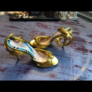 Authentic Gucci Gold Oro Vecchio sandal size 35